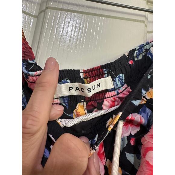 Pac Sun Men’s Black Floral Print Trunks Swim Shorts Size Medium - Picture 4 of 4